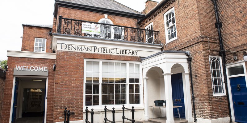 Exterior shot of Retford Library.
